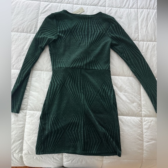 Francesca’s green shimmer long sleeve dress. Never worn, new with tags. - Picture 2 of 3